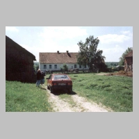 043-1026 Blick ueber den Hof auf das Wohnhaus der Familie Fritz Bohlien im Jahre 1995 .JPG